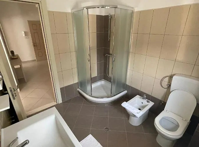 Orikum Apartments Орикум
